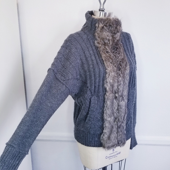 🌸‎ DKNY | Faux Fur Sweater size Small - Picture 1 of 8